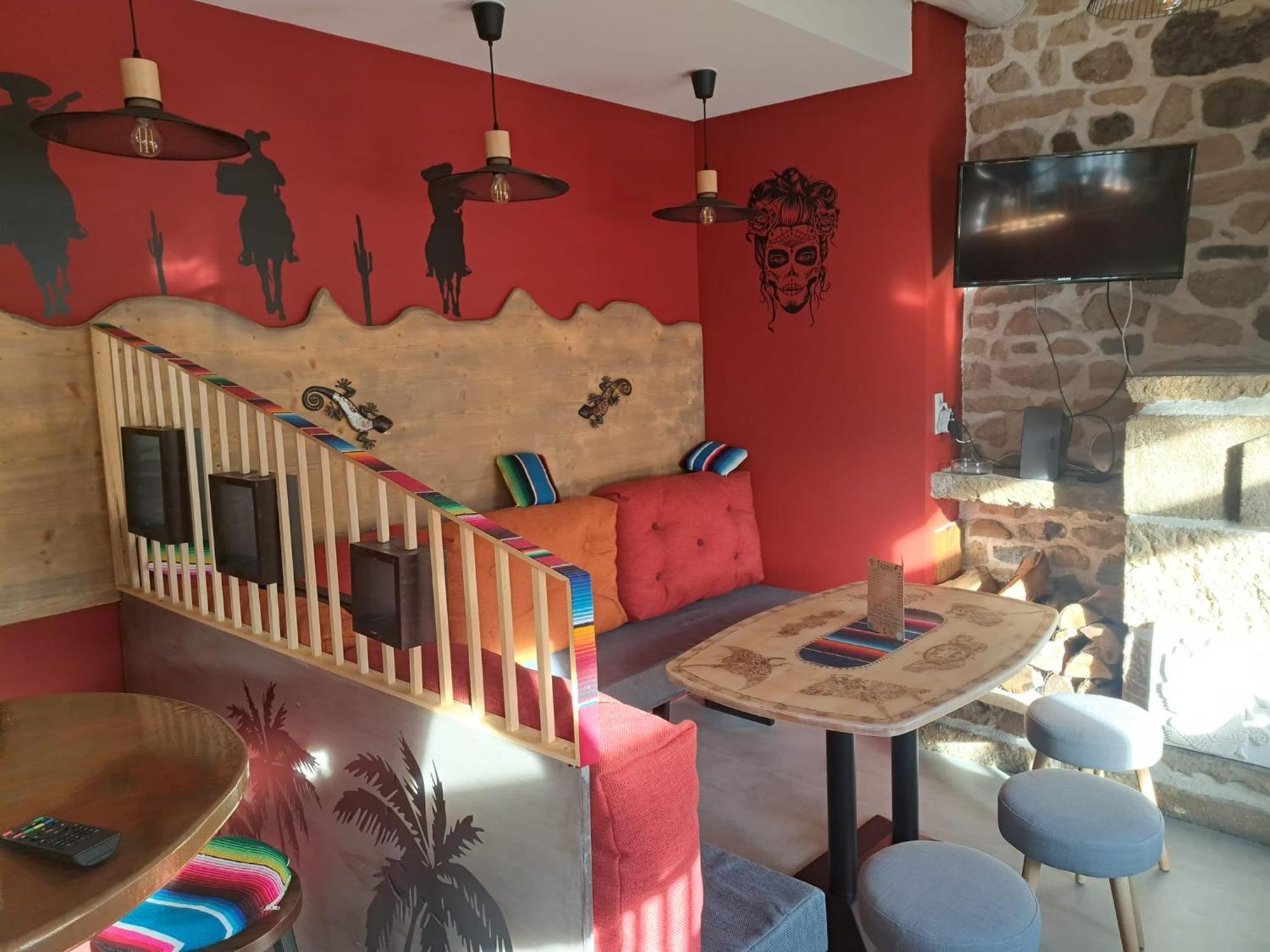 Le Barriol Hotell Saint-Julien-Chapteuil Eksteriør bilde