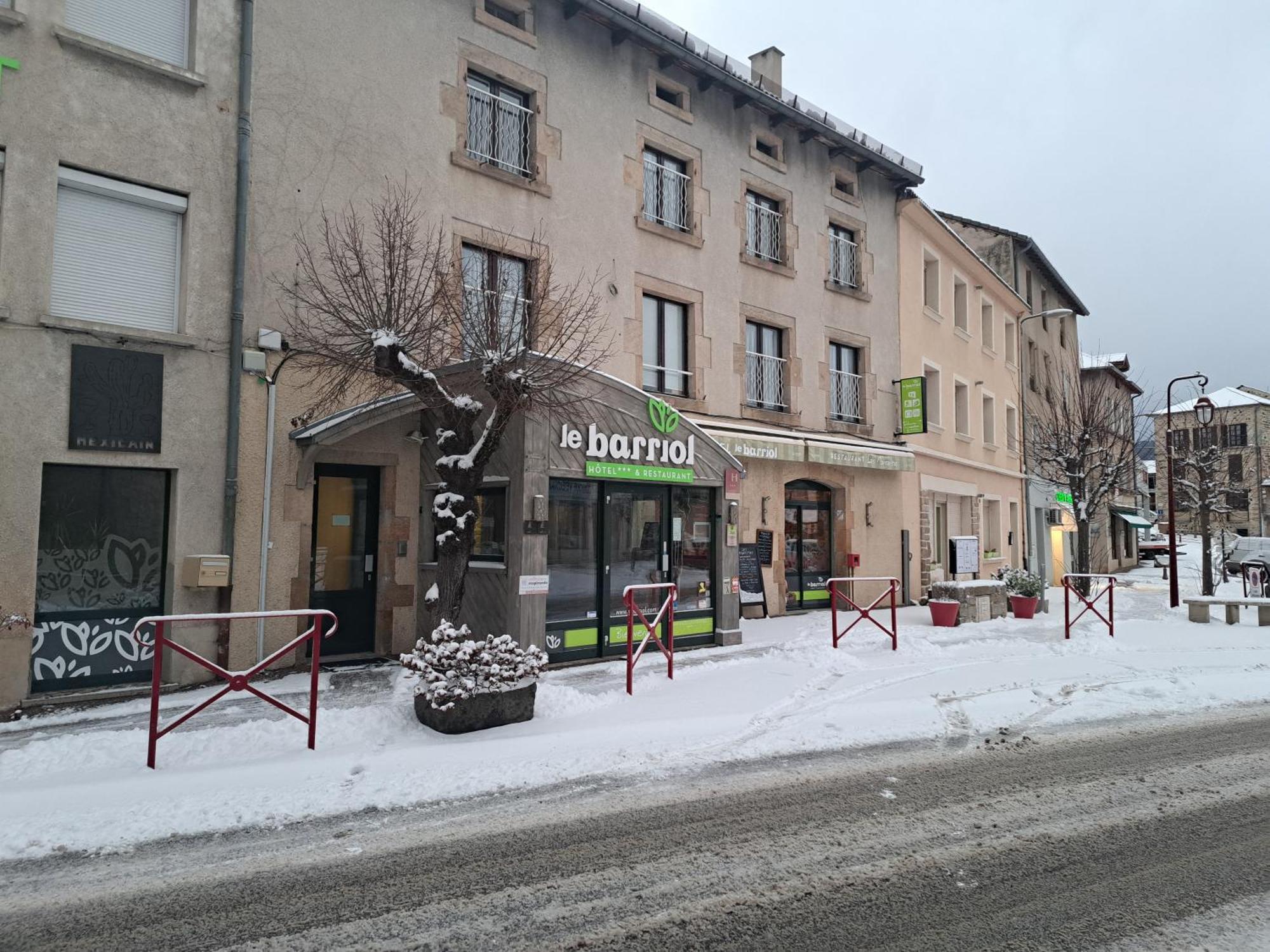 Le Barriol Hotell Saint-Julien-Chapteuil Eksteriør bilde