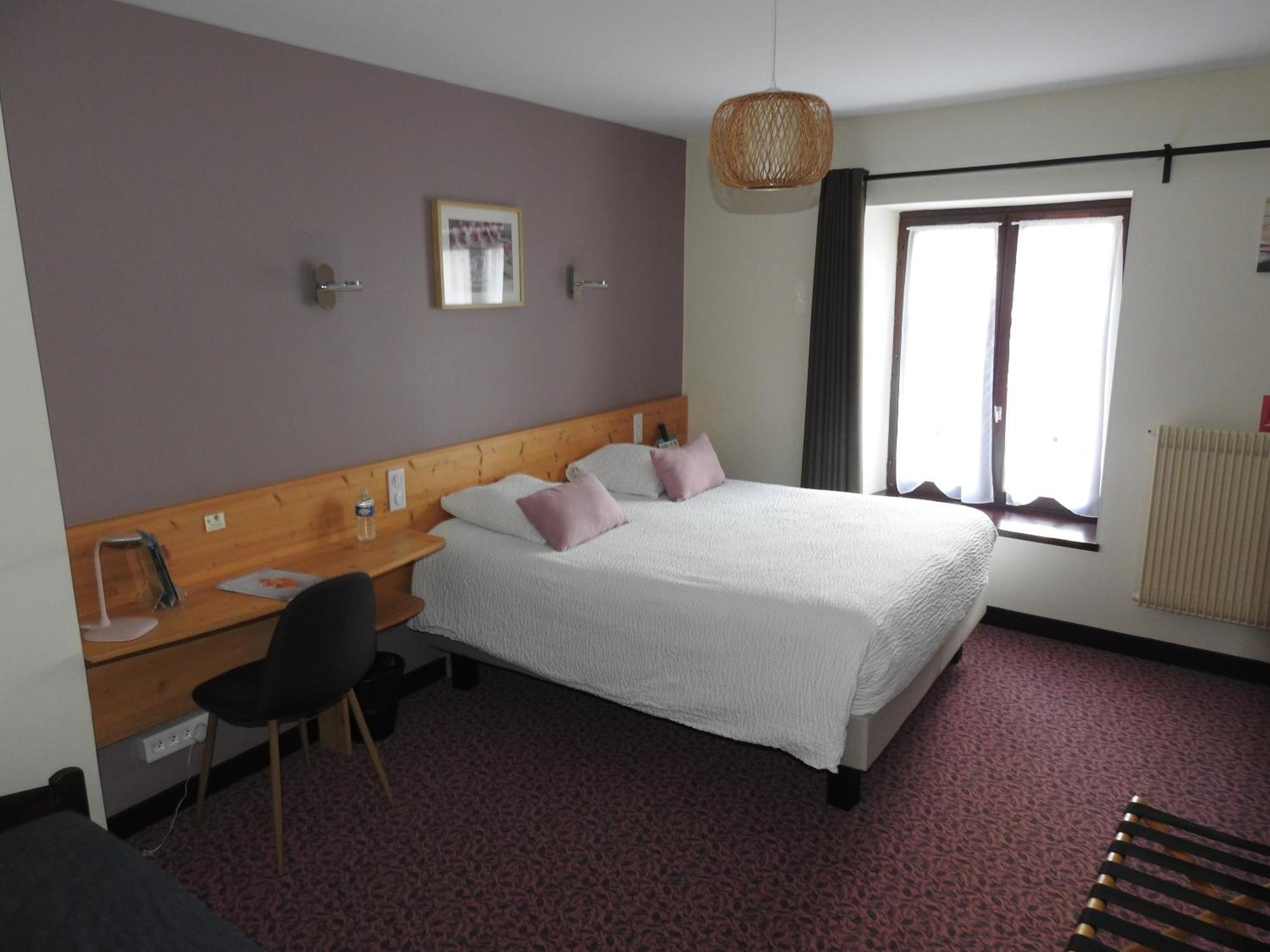 Le Barriol Hotell Saint-Julien-Chapteuil Eksteriør bilde