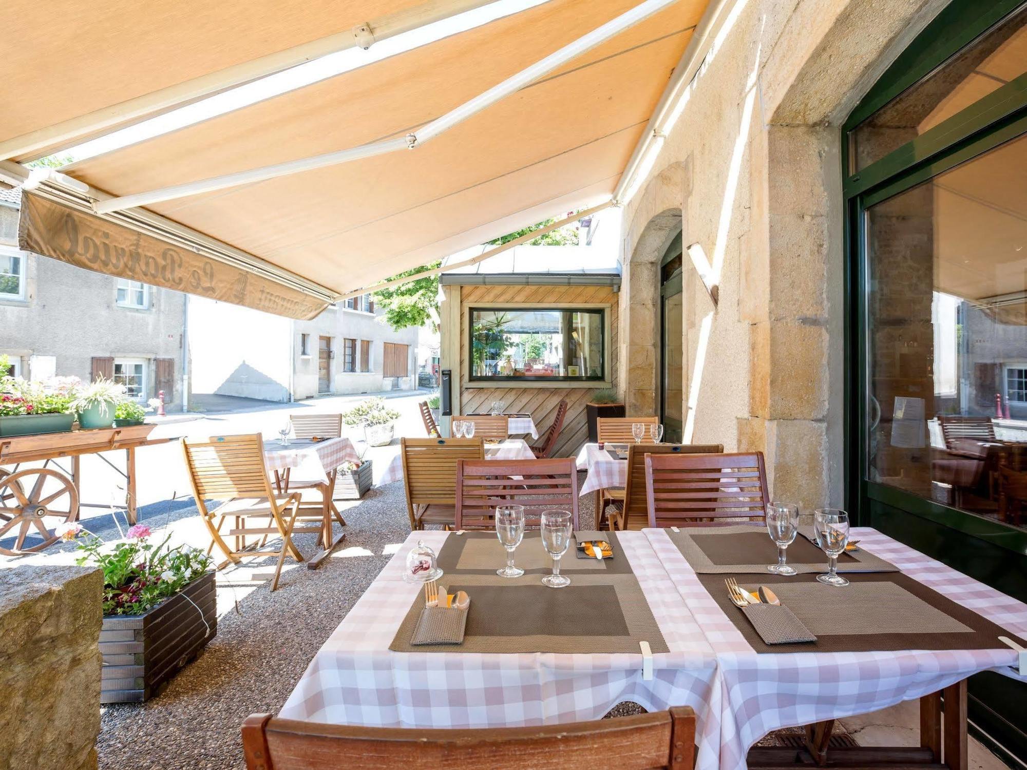 Le Barriol Hotell Saint-Julien-Chapteuil Eksteriør bilde